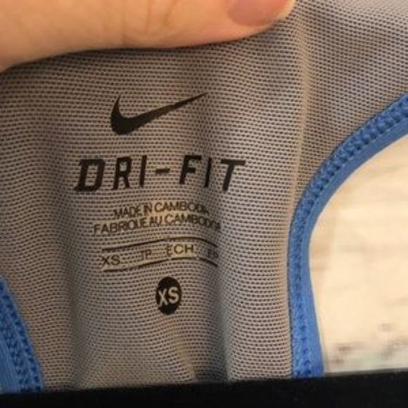Nike Dri-fit tank top with built in bra - Picture 3 of 6